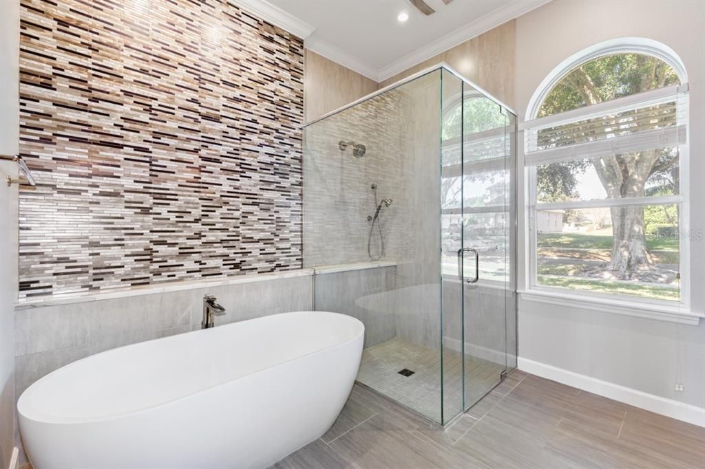 En Venta: $799,900 (3 camas, 3 baños, 2432 Pies cuadrados)