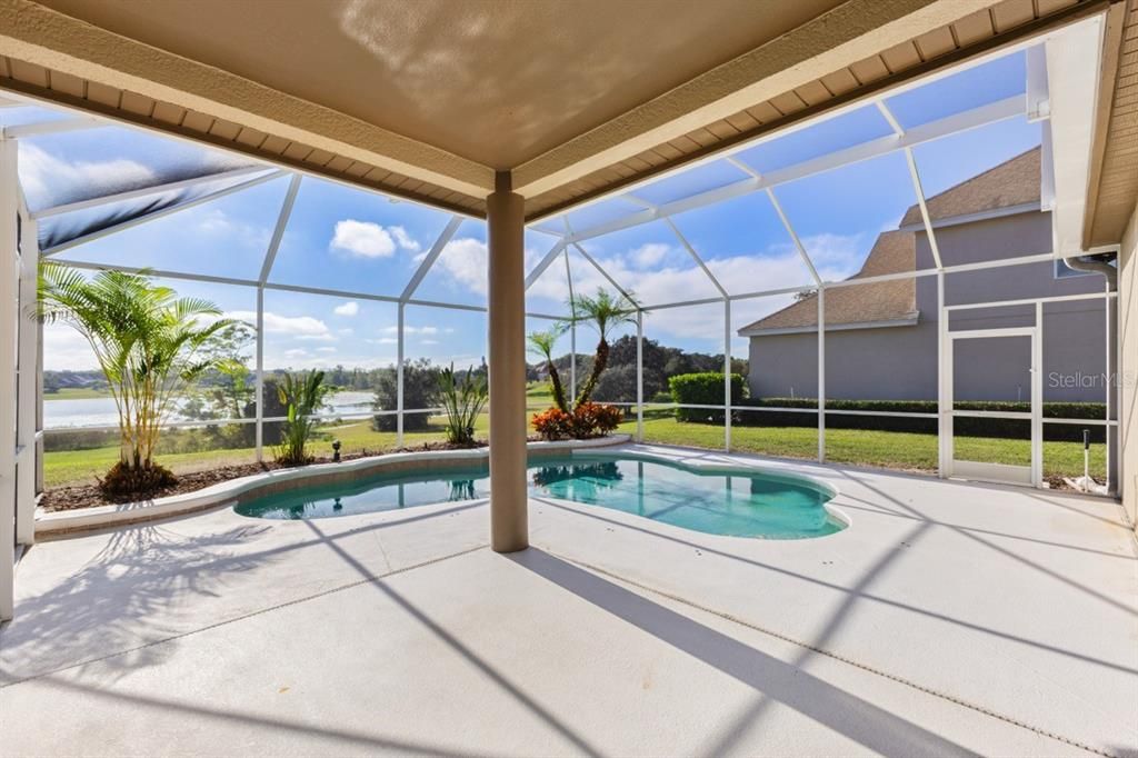 En Venta: $799,900 (3 camas, 3 baños, 2432 Pies cuadrados)