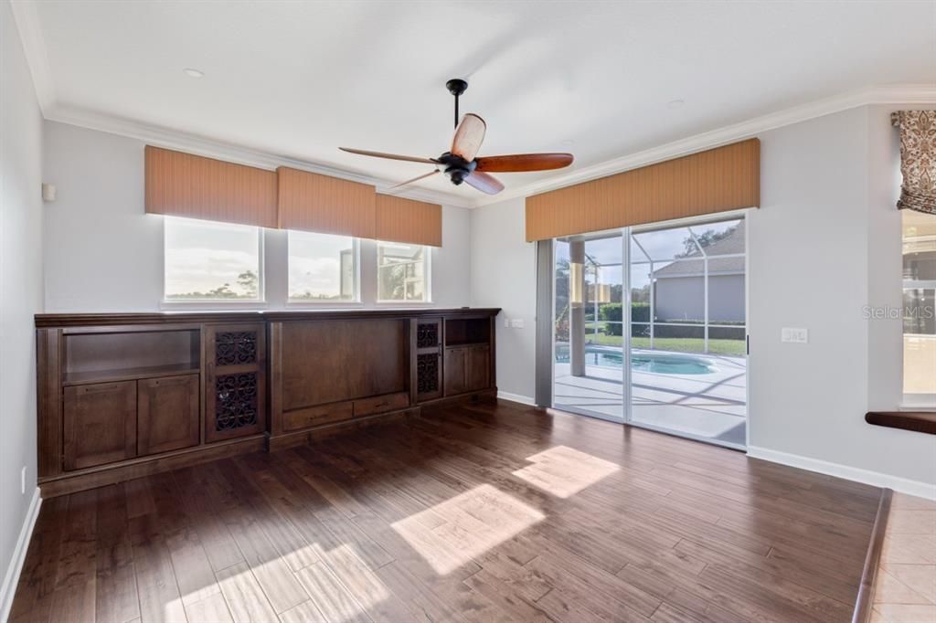 En Venta: $799,900 (3 camas, 3 baños, 2432 Pies cuadrados)