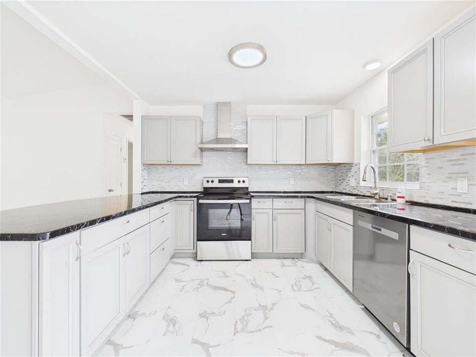 For Sale: $244,900 (3 beds, 2 baths, 1184 Square Feet)