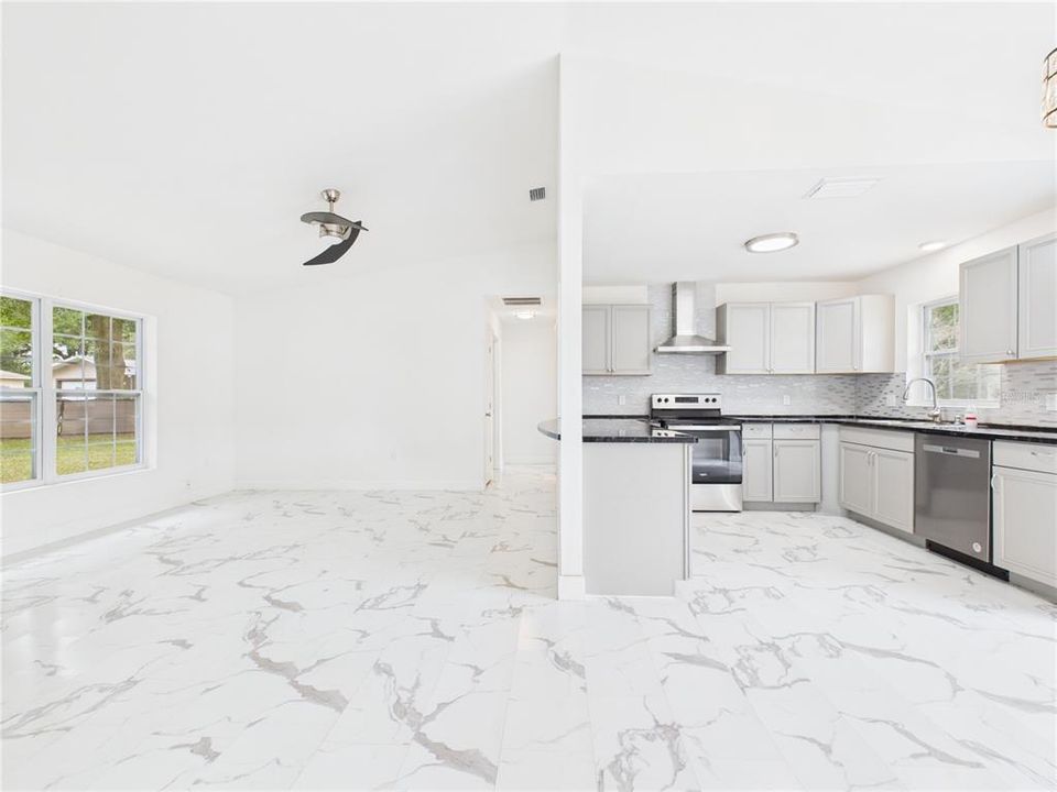 For Sale: $244,900 (3 beds, 2 baths, 1184 Square Feet)