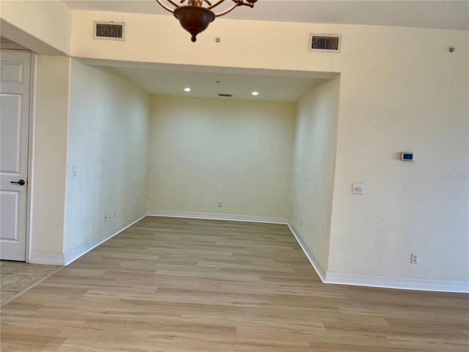For Rent: $1,950 (3 beds, 2 baths, 1813 Square Feet)