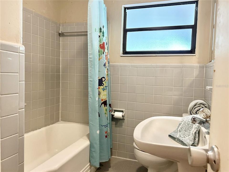 На продажу: $339,000 (3 спален, 1 ванн, 1298 Квадратных фут)