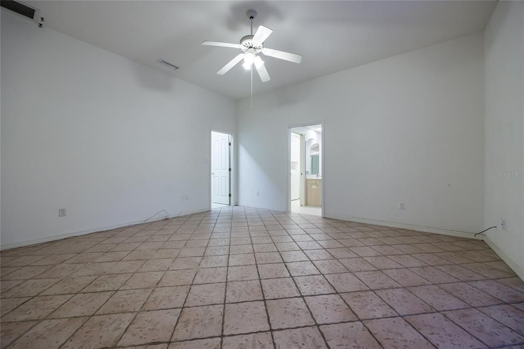 For Sale: $398,000 (3 beds, 2 baths, 1934 Square Feet)