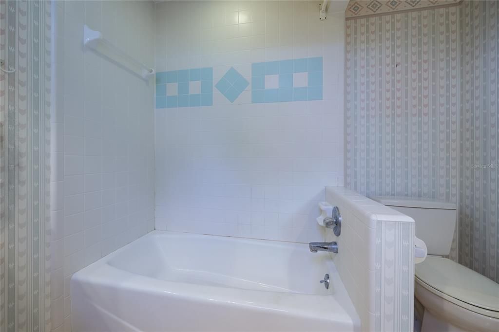 For Sale: $398,000 (3 beds, 2 baths, 1934 Square Feet)