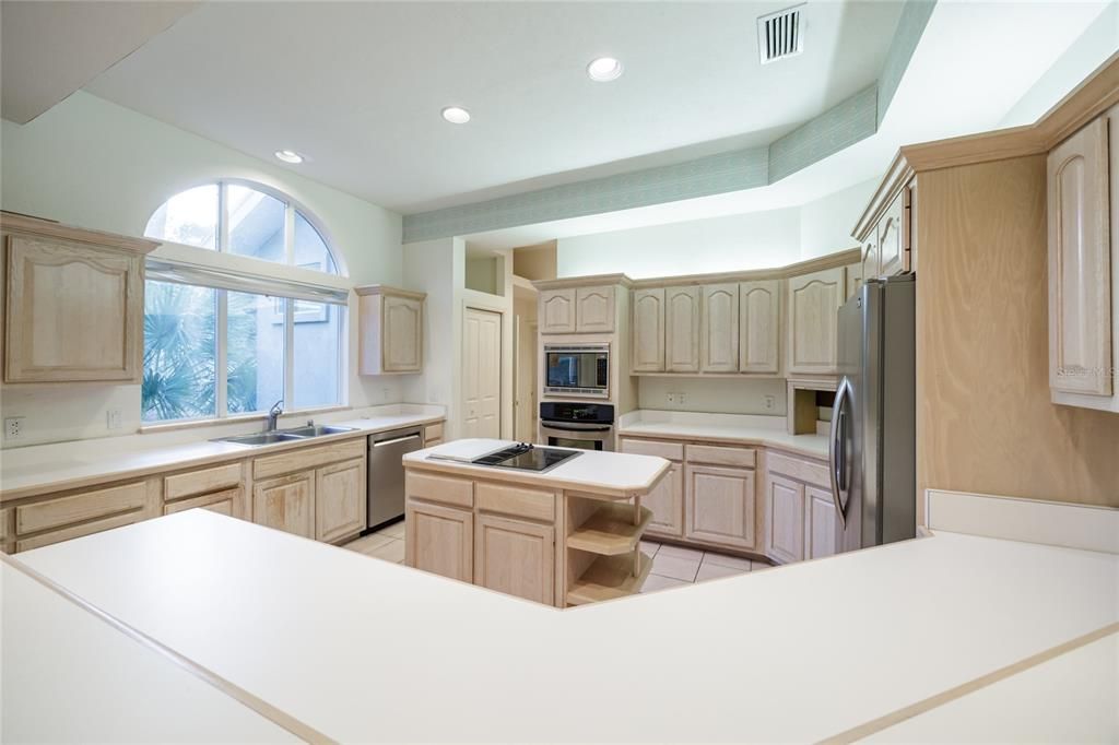 For Sale: $398,000 (3 beds, 2 baths, 1934 Square Feet)