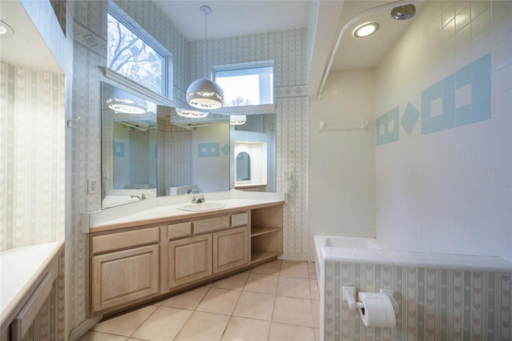 For Sale: $398,000 (3 beds, 2 baths, 1934 Square Feet)