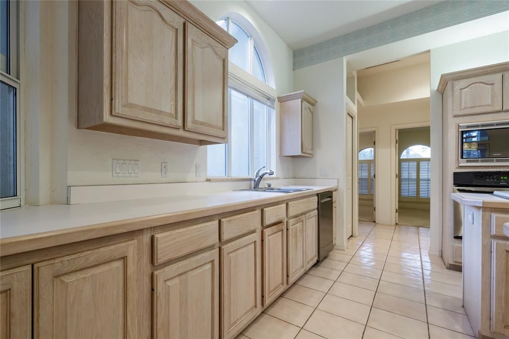 For Sale: $398,000 (3 beds, 2 baths, 1934 Square Feet)