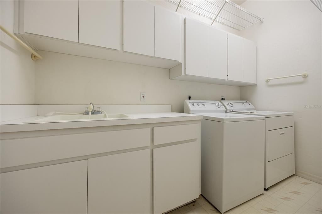 For Sale: $398,000 (3 beds, 2 baths, 1934 Square Feet)