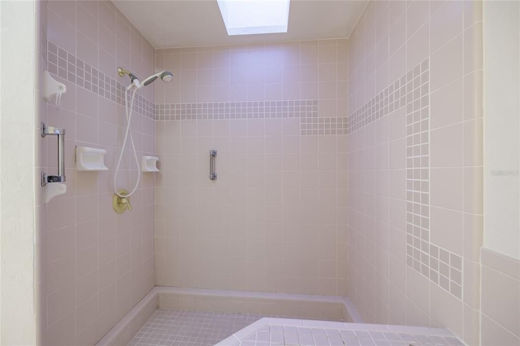 For Sale: $398,000 (3 beds, 2 baths, 1934 Square Feet)