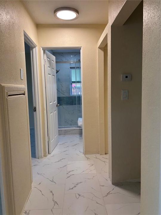 For Rent: $1,800 (2 beds, 1 baths, 813 Square Feet)