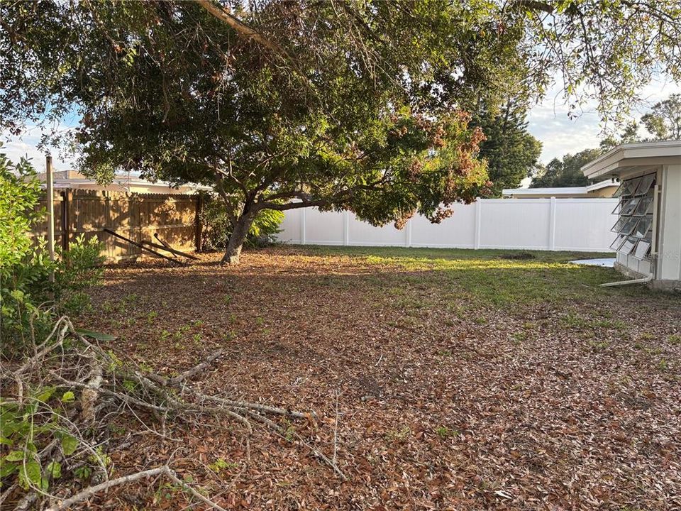 For Rent: $1,800 (2 beds, 1 baths, 813 Square Feet)