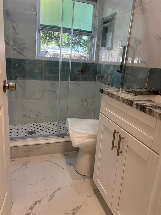 For Rent: $1,800 (2 beds, 1 baths, 813 Square Feet)