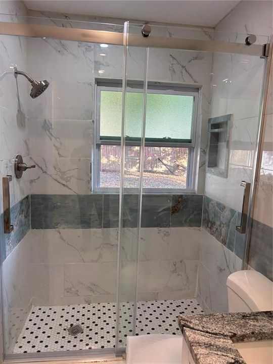 For Rent: $1,800 (2 beds, 1 baths, 813 Square Feet)