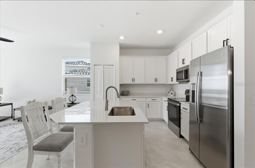 For Rent: $2,800 (2 beds, 2 baths, 1301 Square Feet)