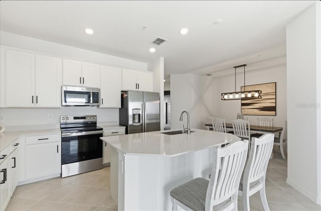 For Rent: $2,800 (2 beds, 2 baths, 1301 Square Feet)