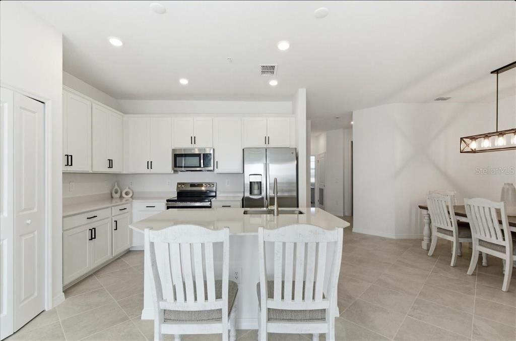 For Rent: $2,800 (2 beds, 2 baths, 1301 Square Feet)