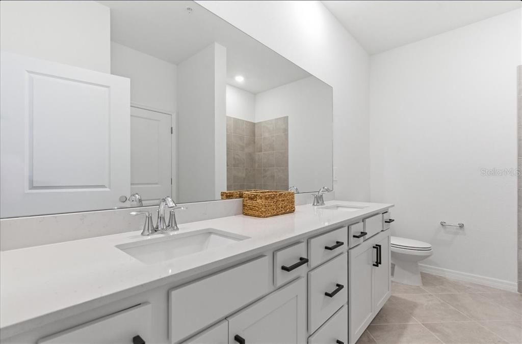 For Rent: $2,800 (2 beds, 2 baths, 1301 Square Feet)