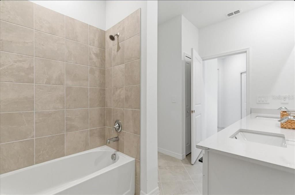 For Rent: $2,800 (2 beds, 2 baths, 1301 Square Feet)