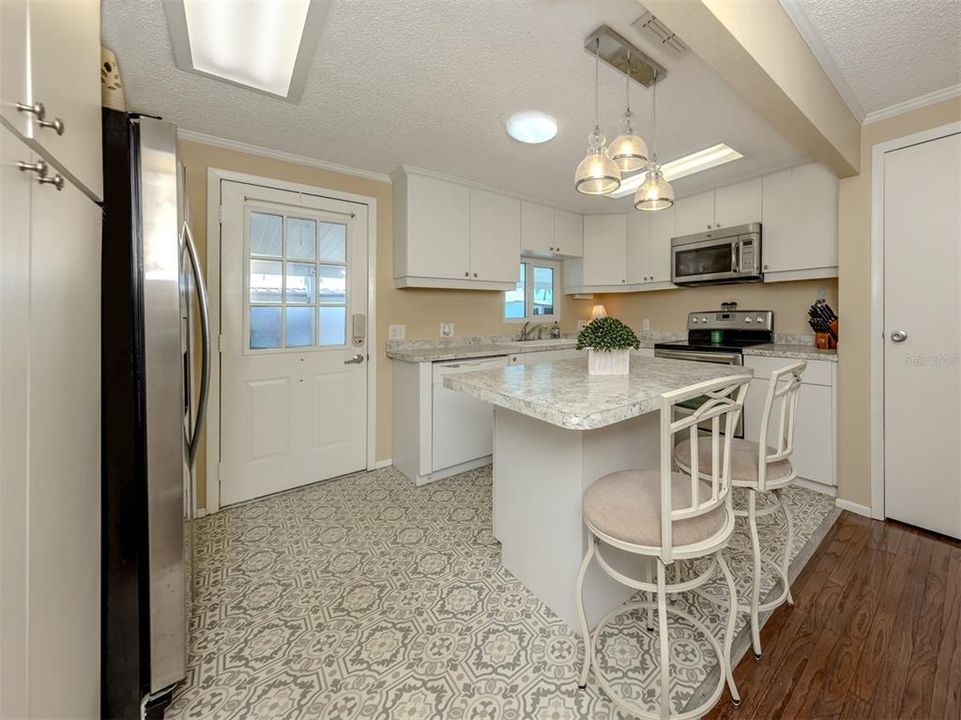 На продажу: $214,900 (2 спален, 2 ванн, 1535 Квадратных фут)