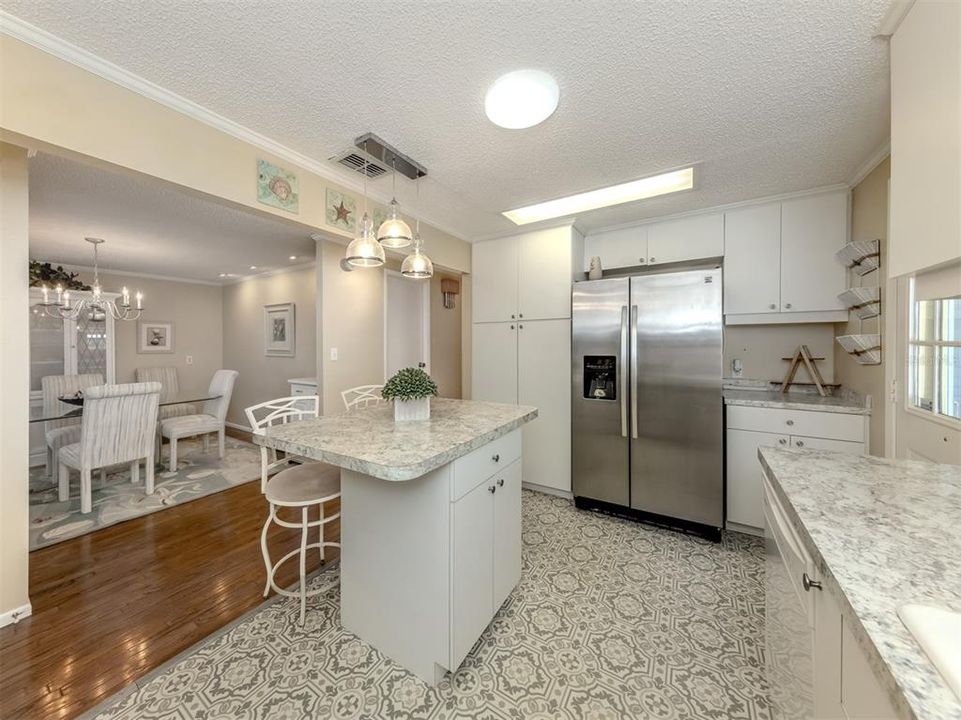 На продажу: $214,900 (2 спален, 2 ванн, 1535 Квадратных фут)