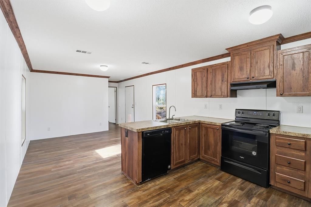 For Sale: $167,000 (2 beds, 2 baths, 728 Square Feet)