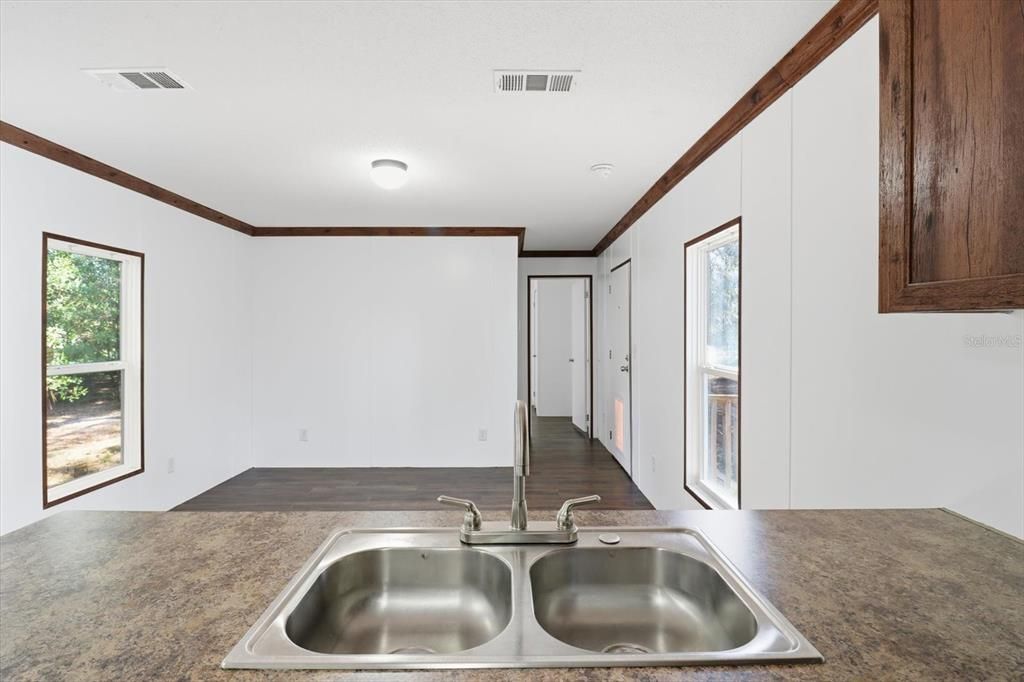 For Sale: $167,000 (2 beds, 2 baths, 728 Square Feet)