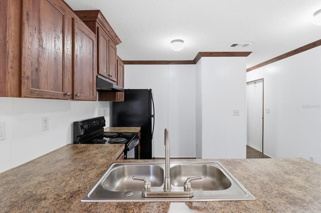 For Sale: $167,000 (2 beds, 2 baths, 728 Square Feet)