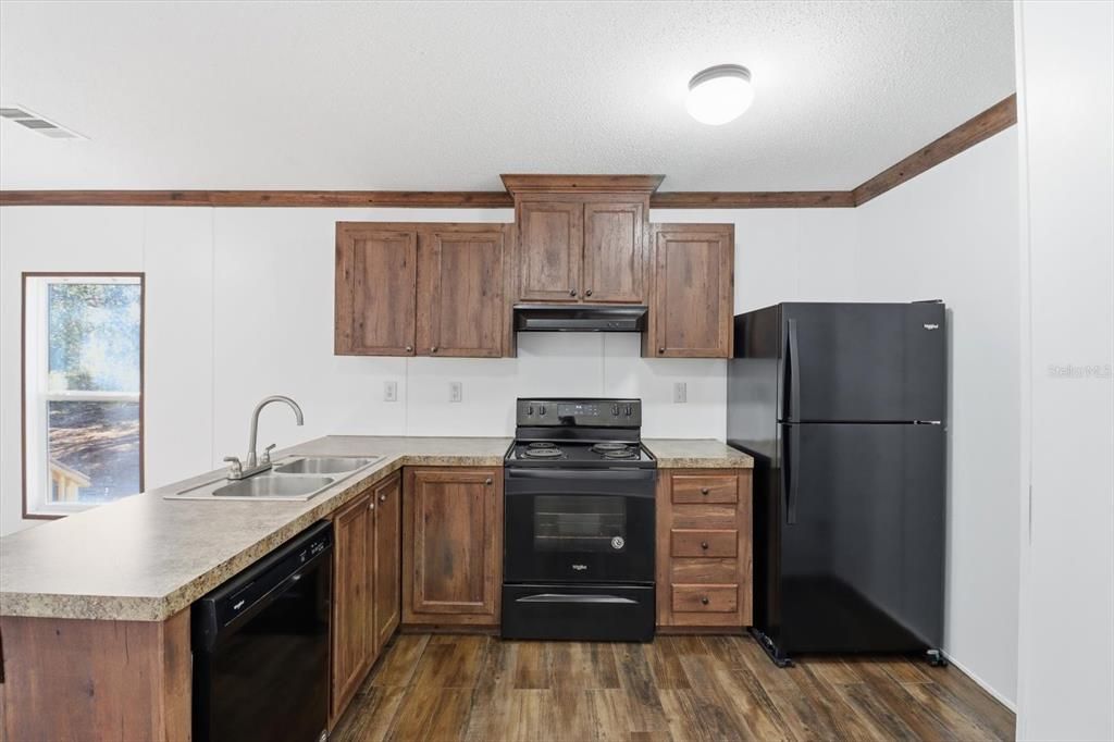 For Sale: $167,000 (2 beds, 2 baths, 728 Square Feet)