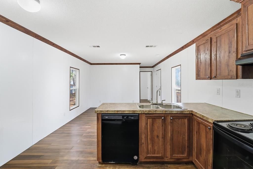 For Sale: $167,000 (2 beds, 2 baths, 728 Square Feet)