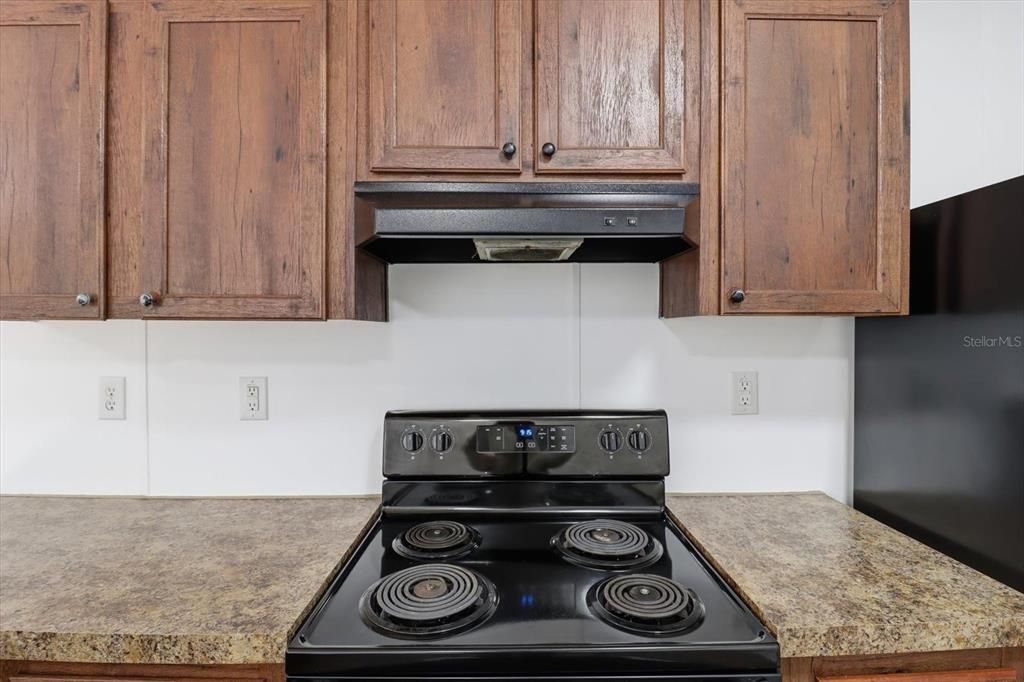 For Sale: $167,000 (2 beds, 2 baths, 728 Square Feet)