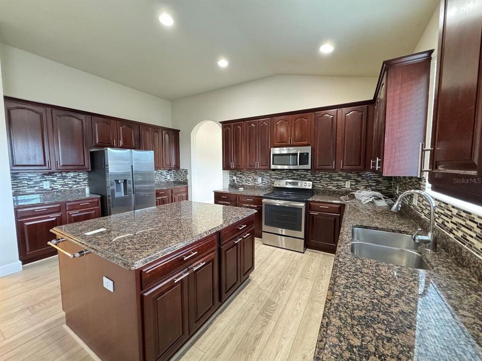 En Renta: $2,700 (4 camas, 2 baños, 2209 Pies cuadrados)