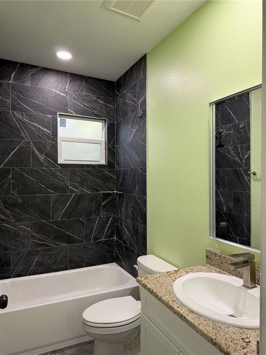 出租: $1,800 (2 贝兹, 2 浴室, 978 平方英尺)