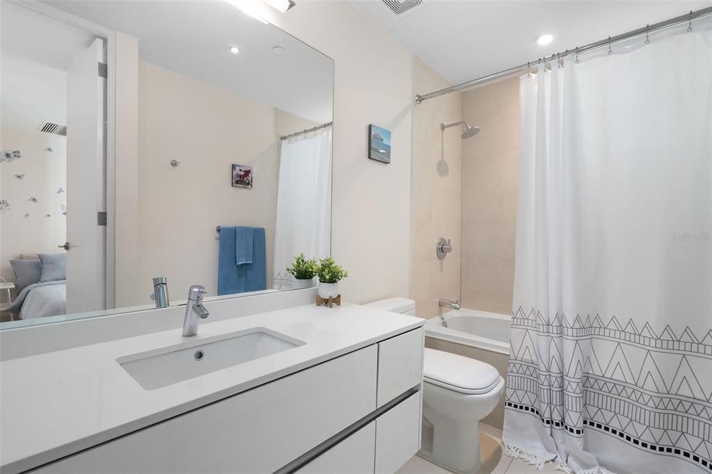 For Sale: $1,699,000 (2 beds, 2 baths, 1956 Square Feet)