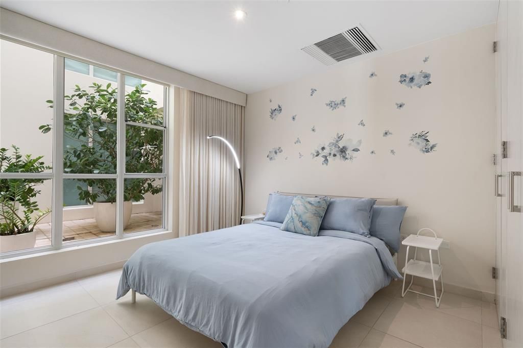 For Sale: $1,699,000 (2 beds, 2 baths, 1956 Square Feet)