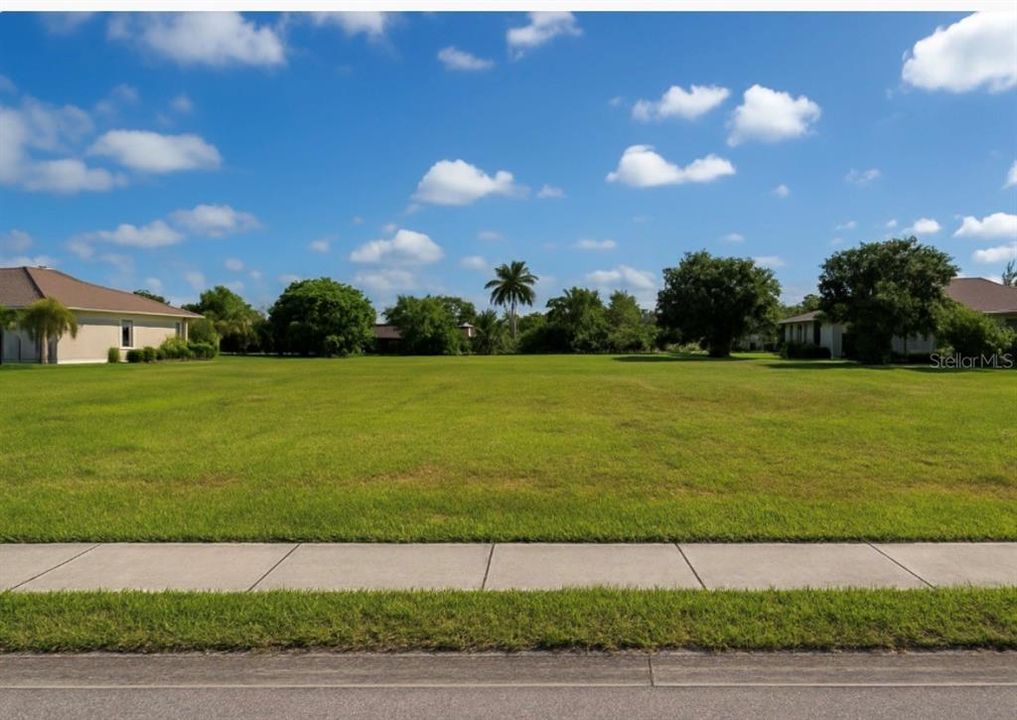 На продажу: $120,000 (0.23 acres)