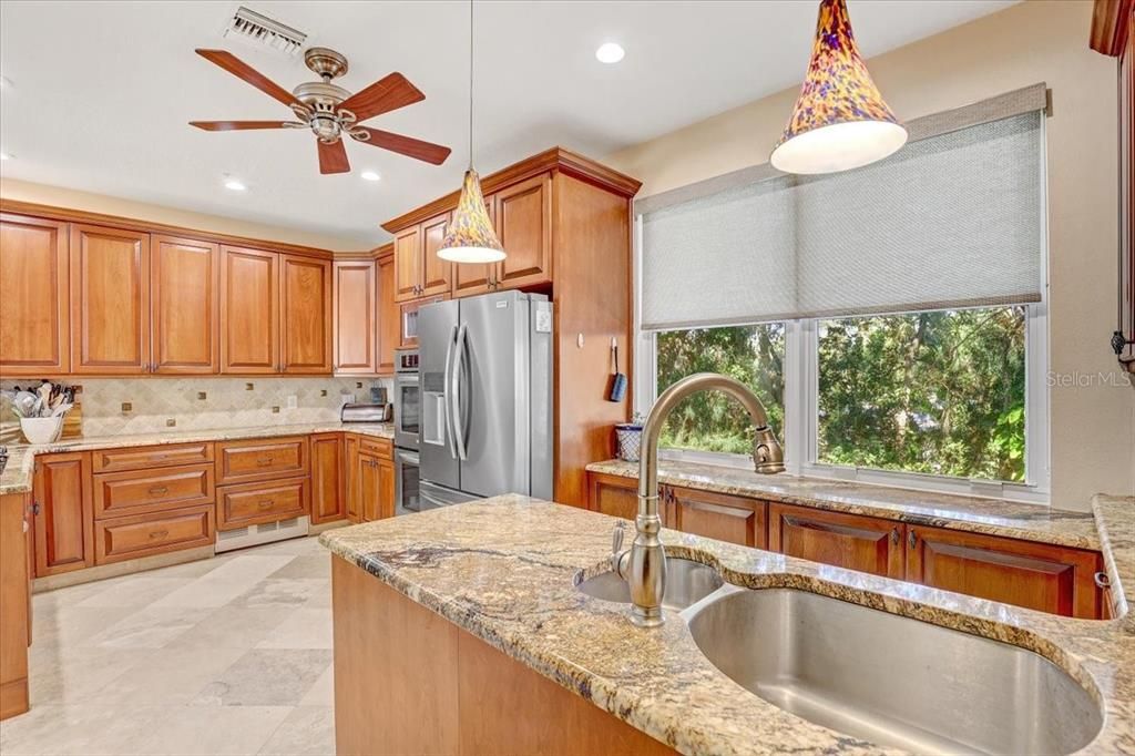 For Sale: $439,900 (4 beds, 3 baths, 1692 Square Feet)