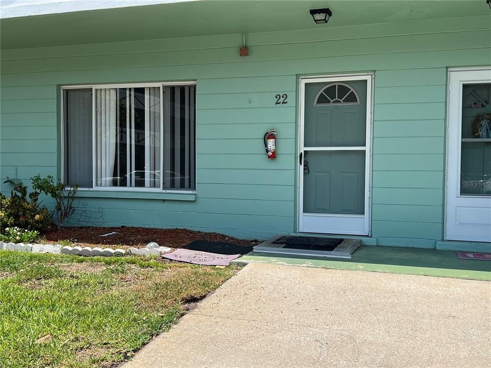 For Rent: $1,300 (1 beds, 1 baths, 825 Square Feet)