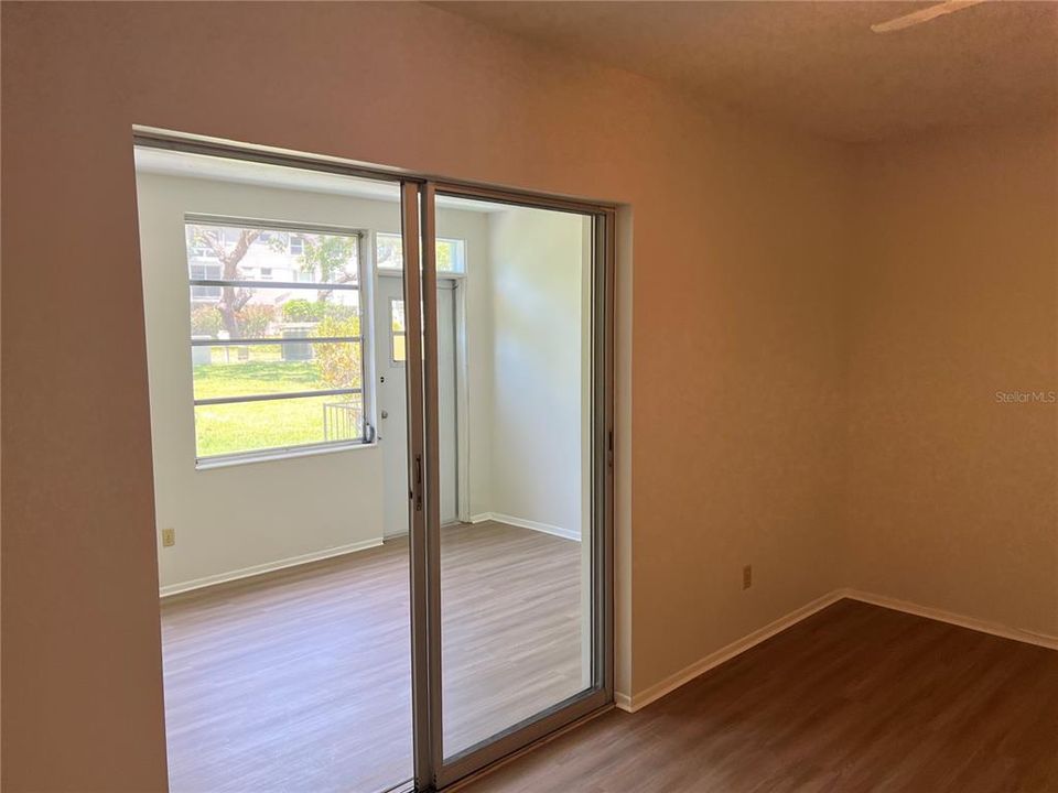 For Rent: $1,300 (1 beds, 1 baths, 825 Square Feet)