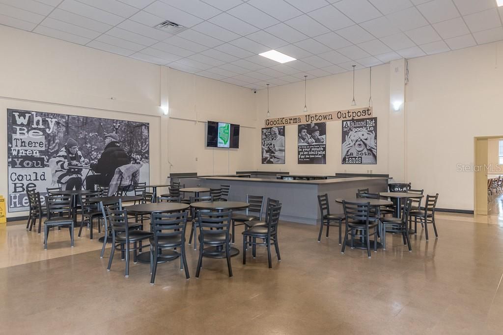 For Rent: $1,300 (1 beds, 1 baths, 825 Square Feet)