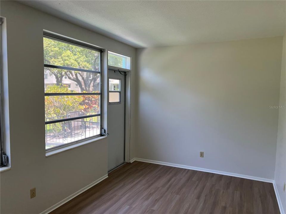 For Rent: $1,300 (1 beds, 1 baths, 825 Square Feet)