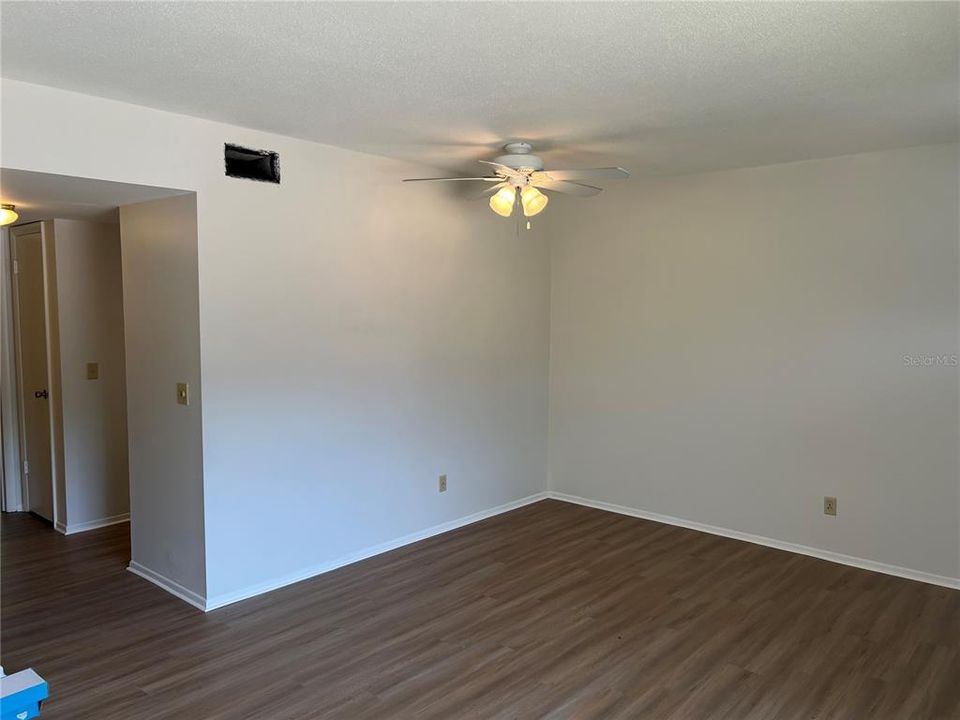 For Rent: $1,300 (1 beds, 1 baths, 825 Square Feet)