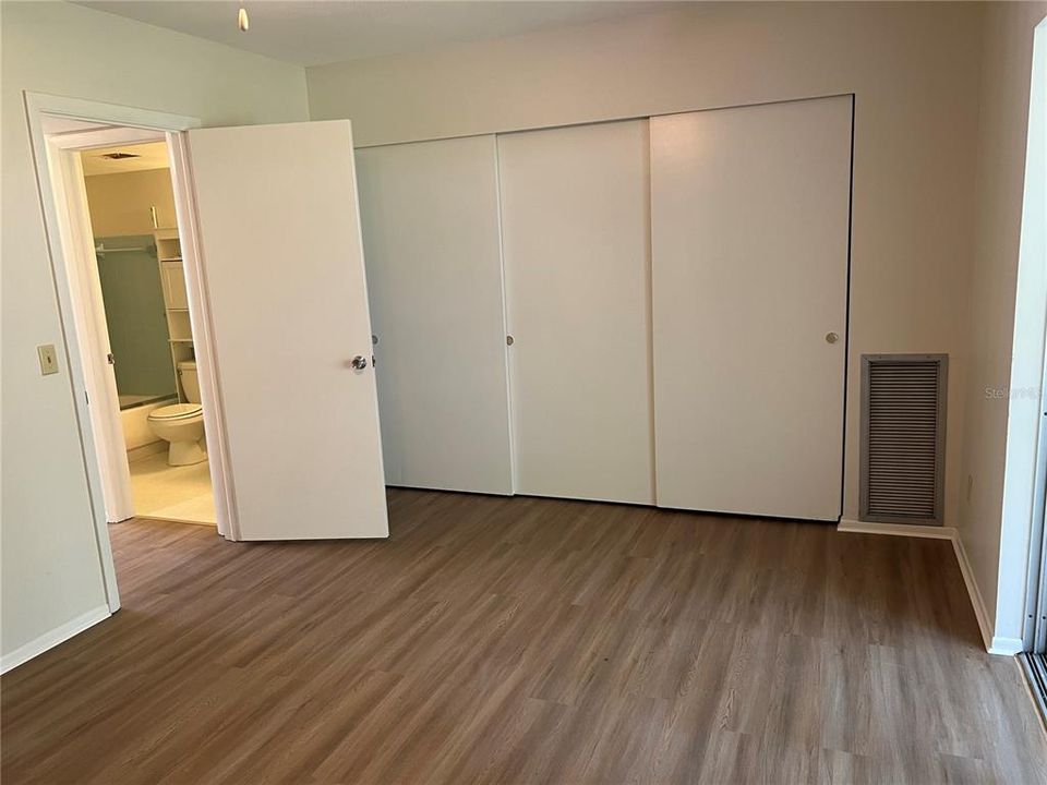 For Rent: $1,300 (1 beds, 1 baths, 825 Square Feet)