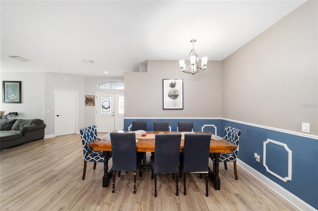 На продажу: $399,000 (5 спален, 3 ванн, 2526 Квадратных фут)