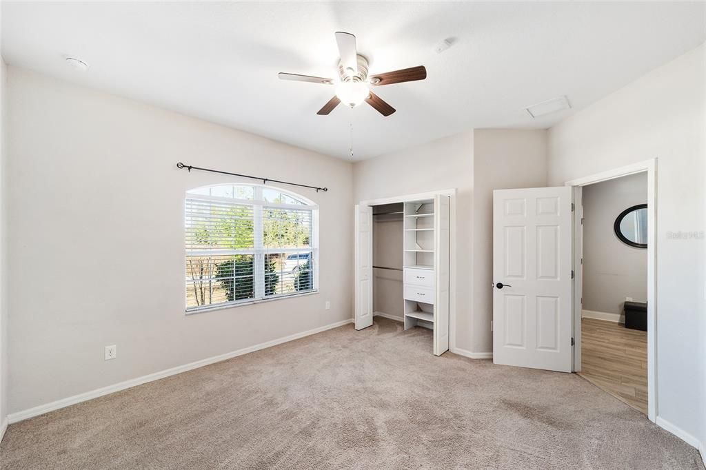 На продажу: $399,000 (5 спален, 3 ванн, 2526 Квадратных фут)