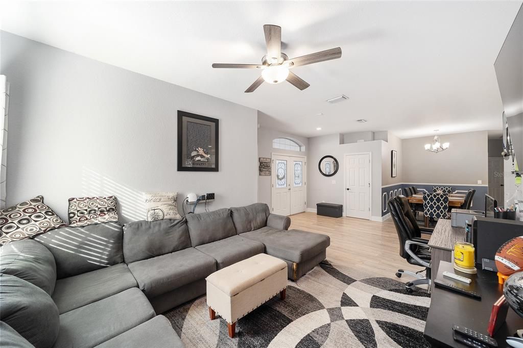 На продажу: $399,000 (5 спален, 3 ванн, 2526 Квадратных фут)