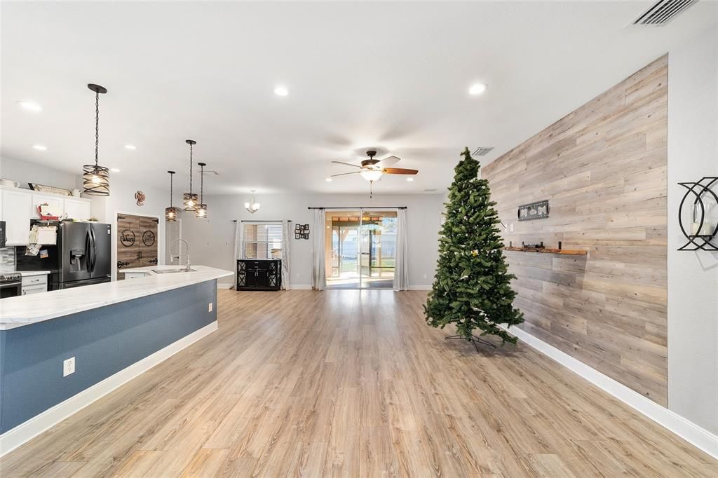 На продажу: $399,000 (5 спален, 3 ванн, 2526 Квадратных фут)