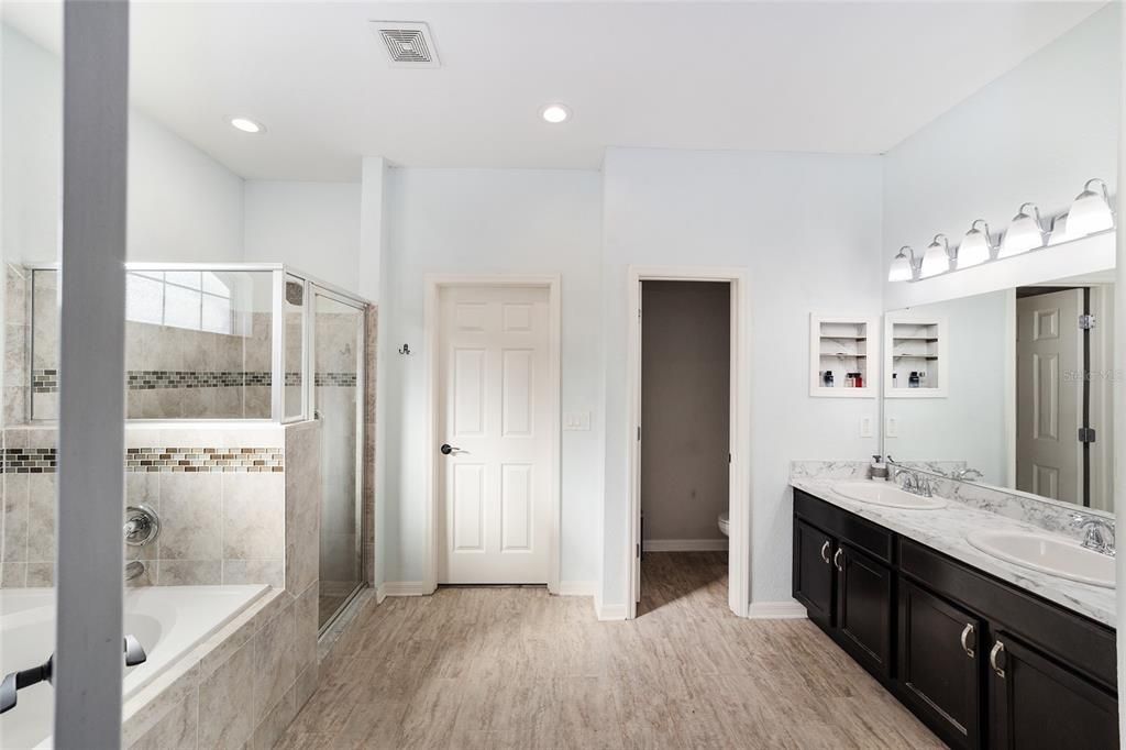 На продажу: $399,000 (5 спален, 3 ванн, 2526 Квадратных фут)