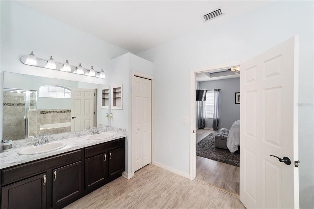 На продажу: $399,000 (5 спален, 3 ванн, 2526 Квадратных фут)