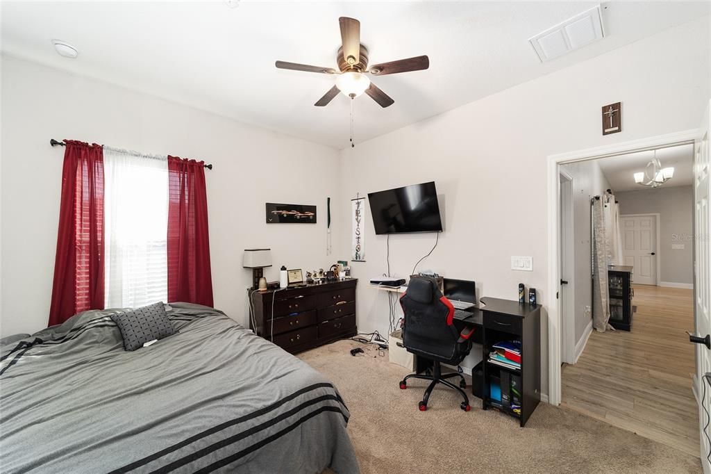 На продажу: $399,000 (5 спален, 3 ванн, 2526 Квадратных фут)